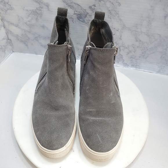 Steve‎ Madden Wedgie Sneakers 9 Gray Suede Upper Side Zip Casual Streetwear - Picture 3 of 10